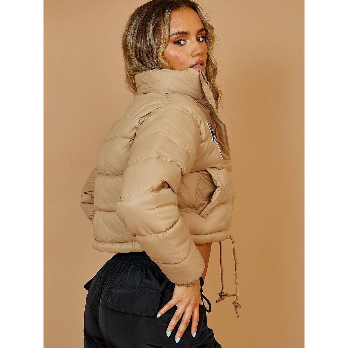 Cropped puffer jacket wholesale hotsell