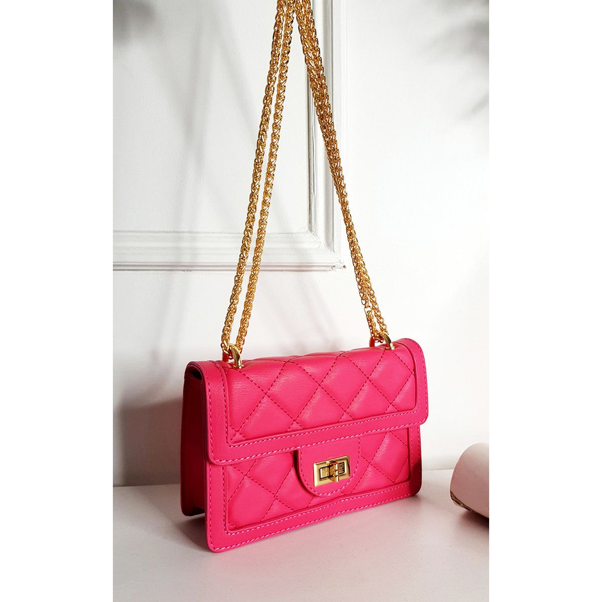 Leather Chain Strap Shoulder Bag Go Wholesale