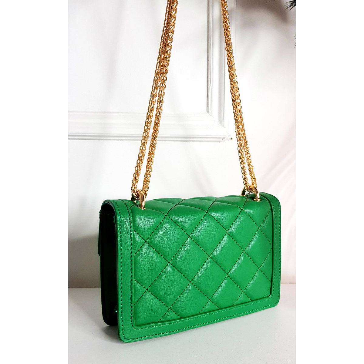 Leather Chain Strap Shoulder Bag Go Wholesale