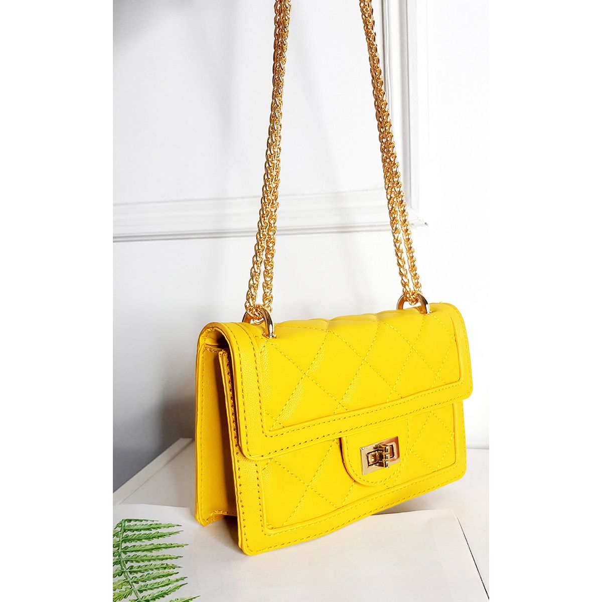 Leather Chain Strap Shoulder Bag Go Wholesale