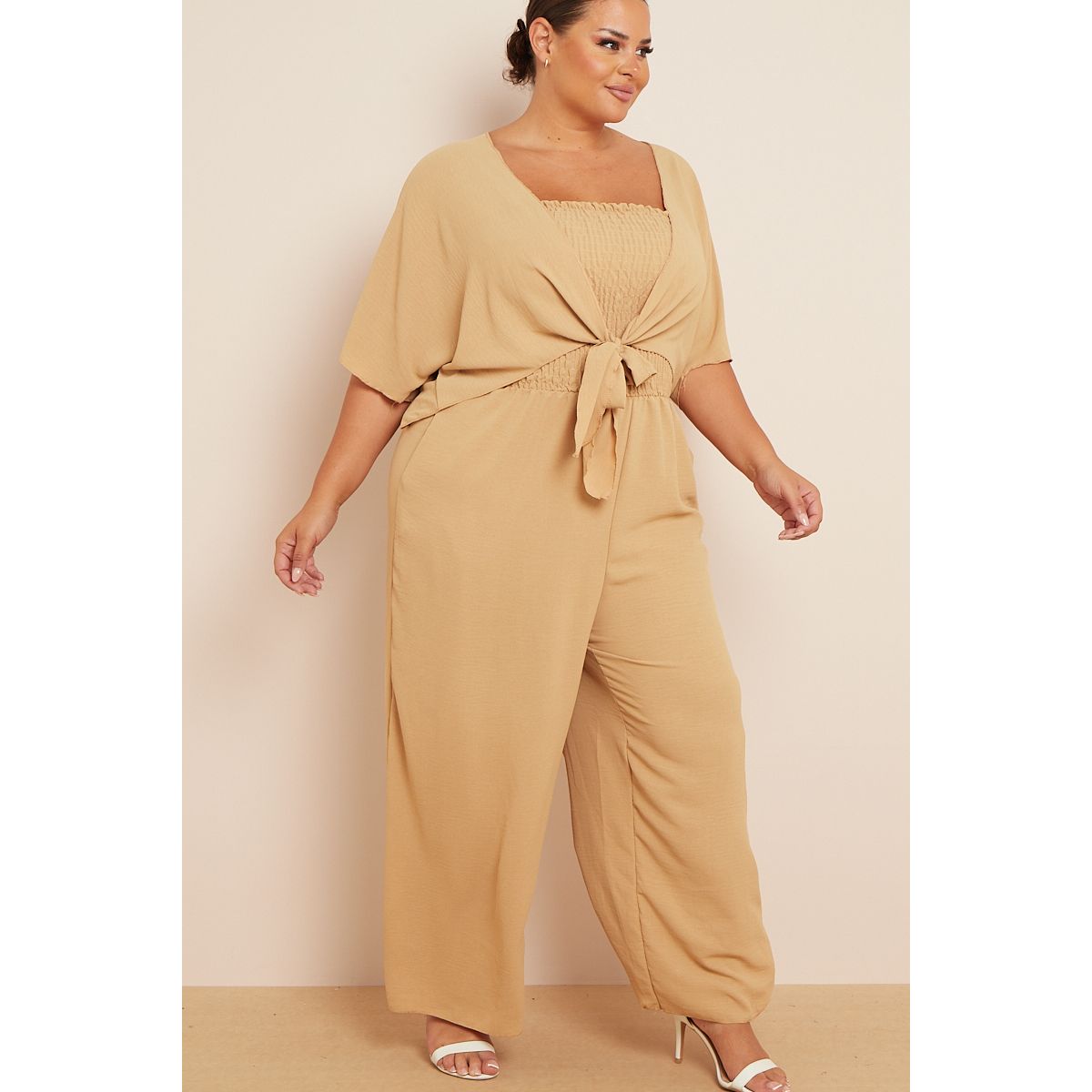 Shrug outlet with pockets