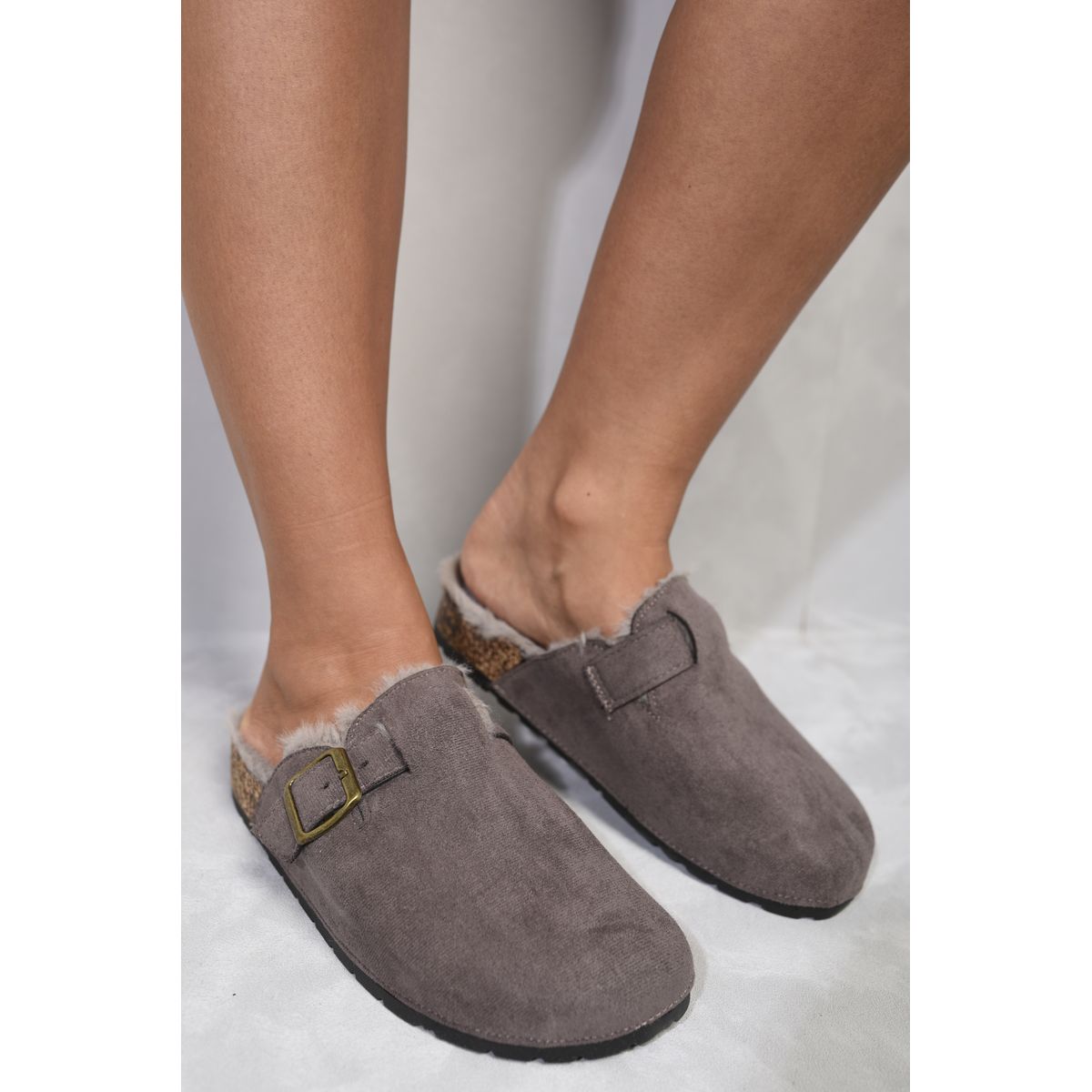 Flip flops with fur on top new arrivals
