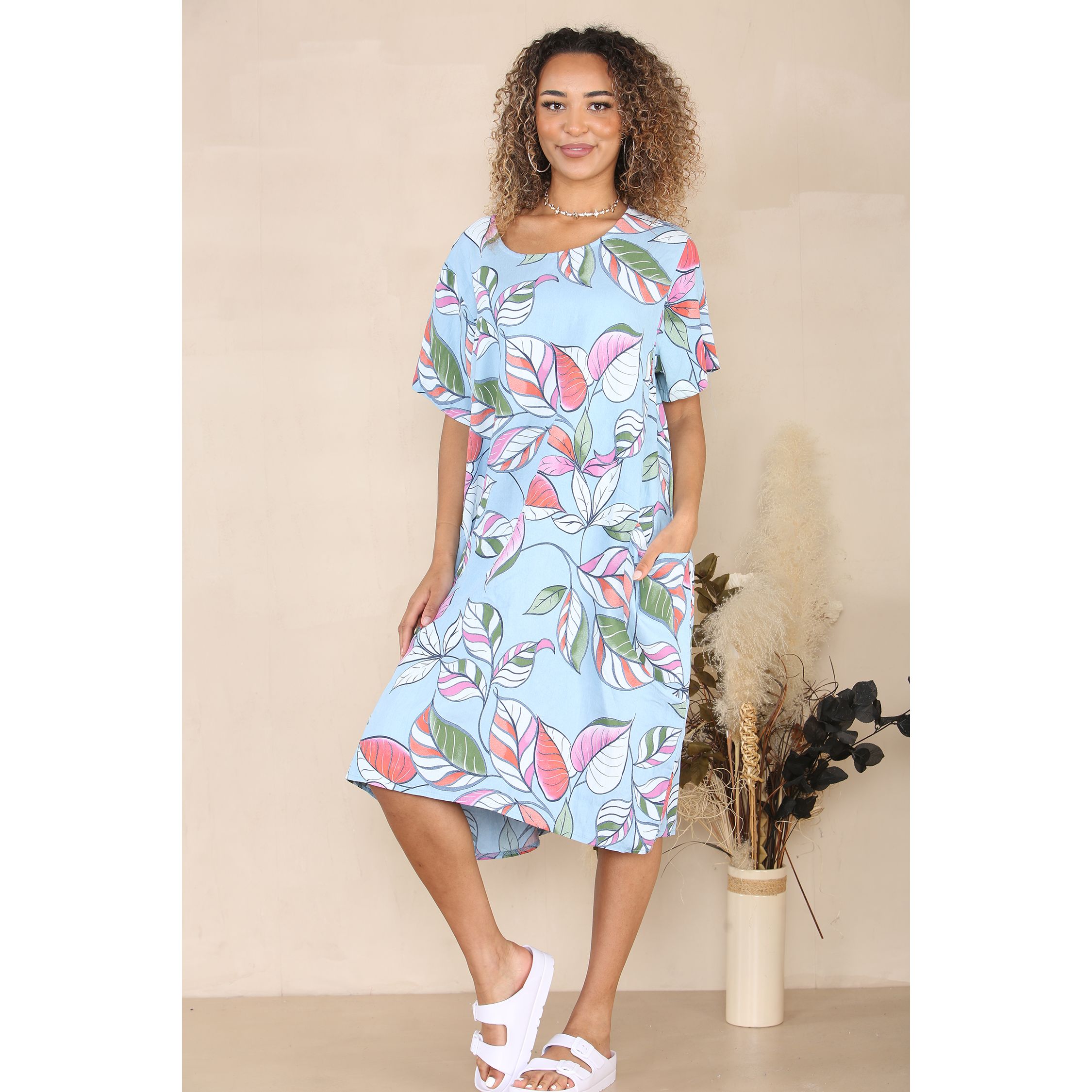 Short sleeve dress with pockets sales