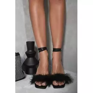 Fur sandals wholesale hotsell